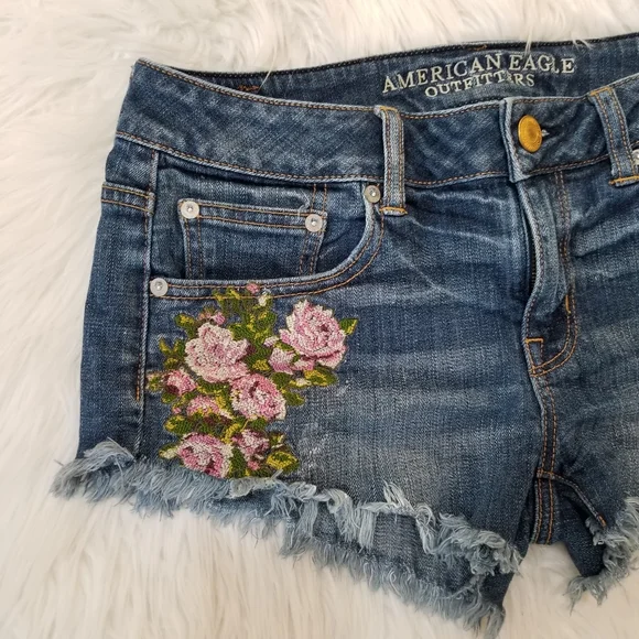 AMERICAN EAGLE Blue Shorts With Flowers Stretch SIZE 4. - Picture 4 of 16